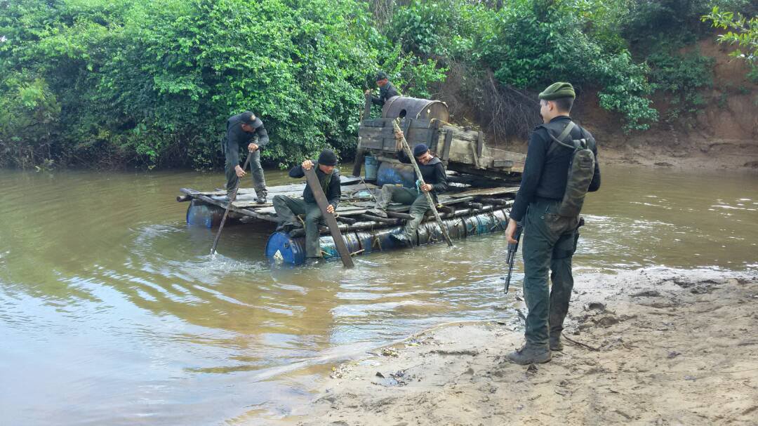 Mineros corrieron a militares del río Aro en Bolívar a punta de objetos contundentes