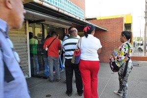 Cajeros en Vargas se quedan sin efectivo antes del mediodía