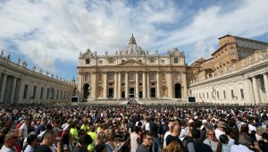El Vaticano instala ambulatorio para los sintecho en la Plaza de San Pedro
