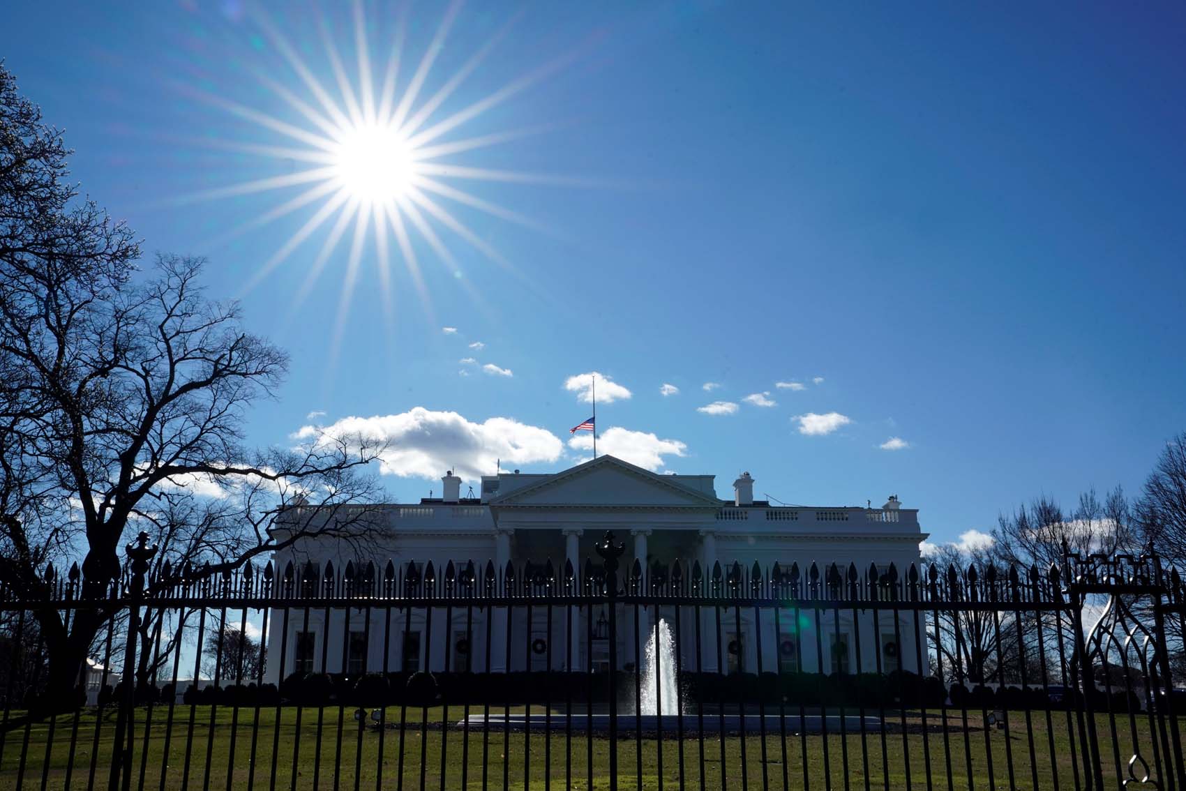 La Casa Blanca puso un pie en el Pentágono mientras Trump no admite la derrota