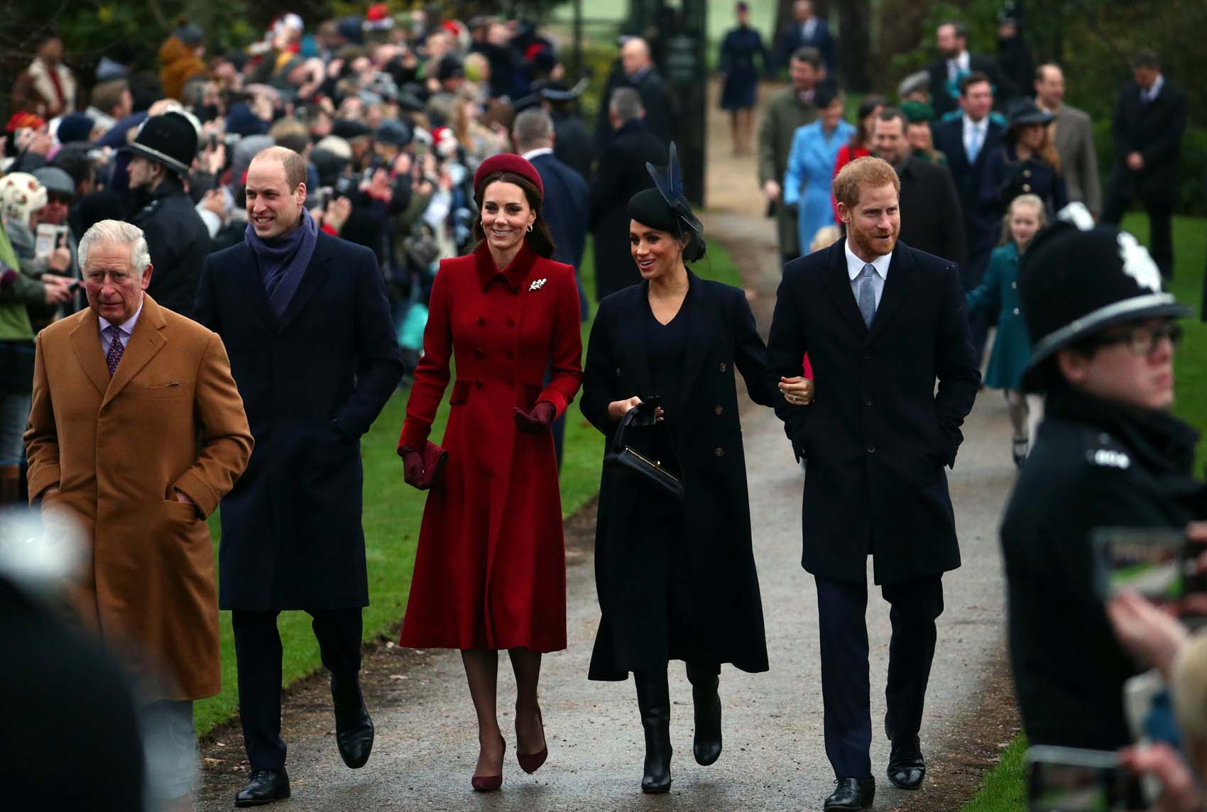 La familia real británica acude a misa sin el duque de Edimburgo ni Camilla (Fotos)