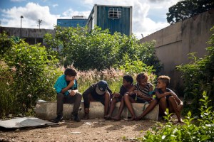 Poverty, violence and educational crisis: Venezuelan children abandon their childhood looking for sustenance in the streets
