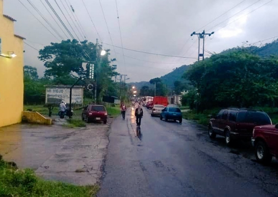 En Táchira cerraron la carretera Panamericana por falta de gas doméstico #4Dic (fotos)
