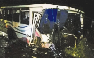 Cinco fallecidos en accidente entre camión y un autobús en Zulia