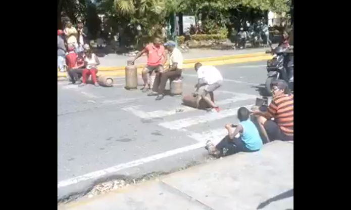 Habitantes de Turén en Portuguesa protestan frente a la alcaldía por falta de gas #5Dic (Video)