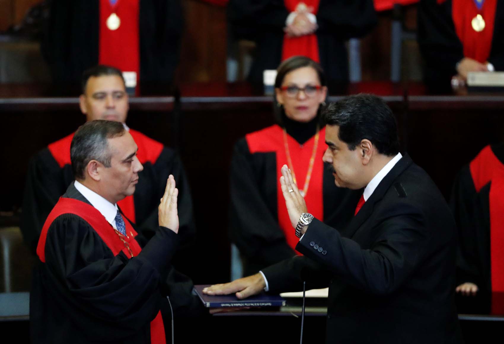 Maduro usurpa oficialmente el poder ante el TSJ #10Ene