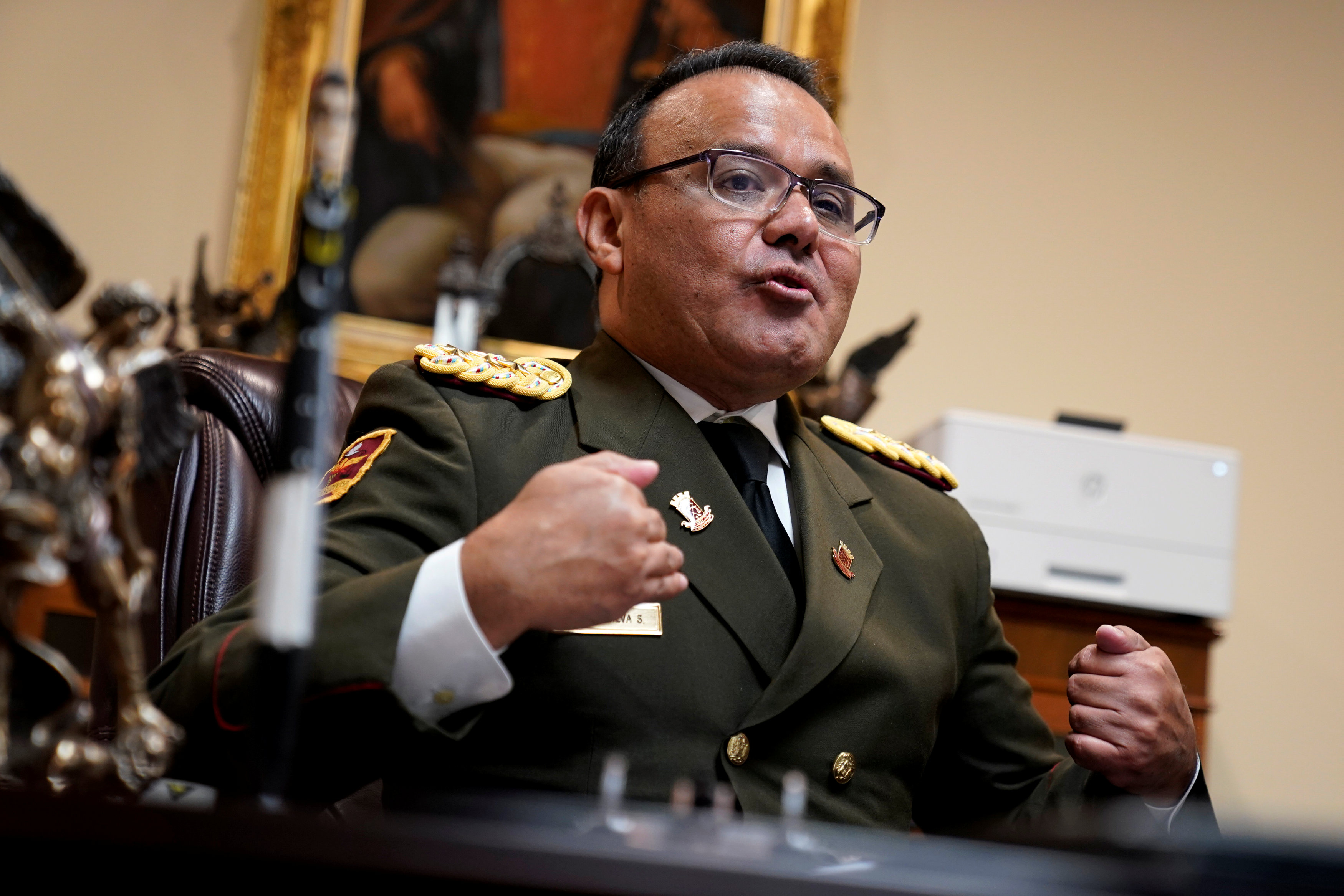 Agregado militar de Venezuela en Washington desconoce el régimen de Maduro (Entrevista)