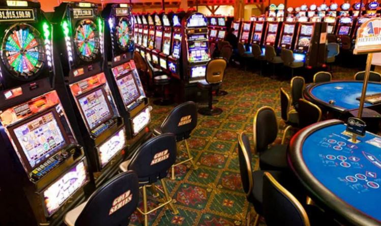 ¡Mala suerte! Mujer ganó miles de dólares en un casino pero lo perdió todo por un error