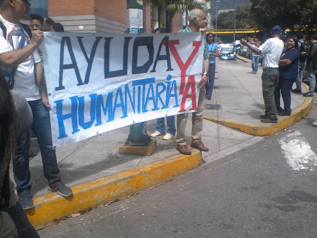 Vecinos de La Candelaria apoyaron a los niños del Hospital JM de Los Ríos durante la parada (fotos y video)