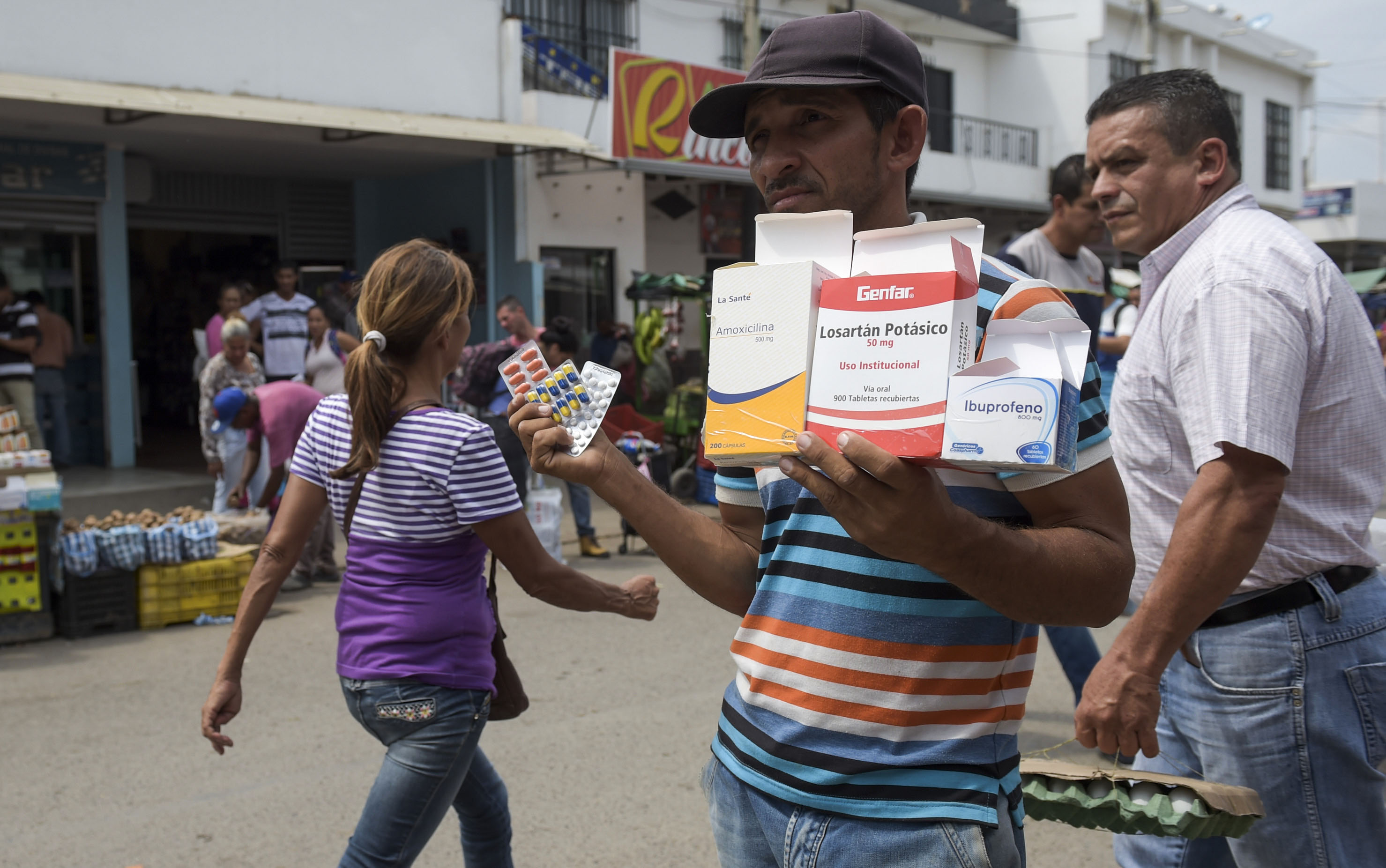 El comercio del dolor: Las farmacias callejeras en la frontera entre Colombia y Venezuela (Fotos)