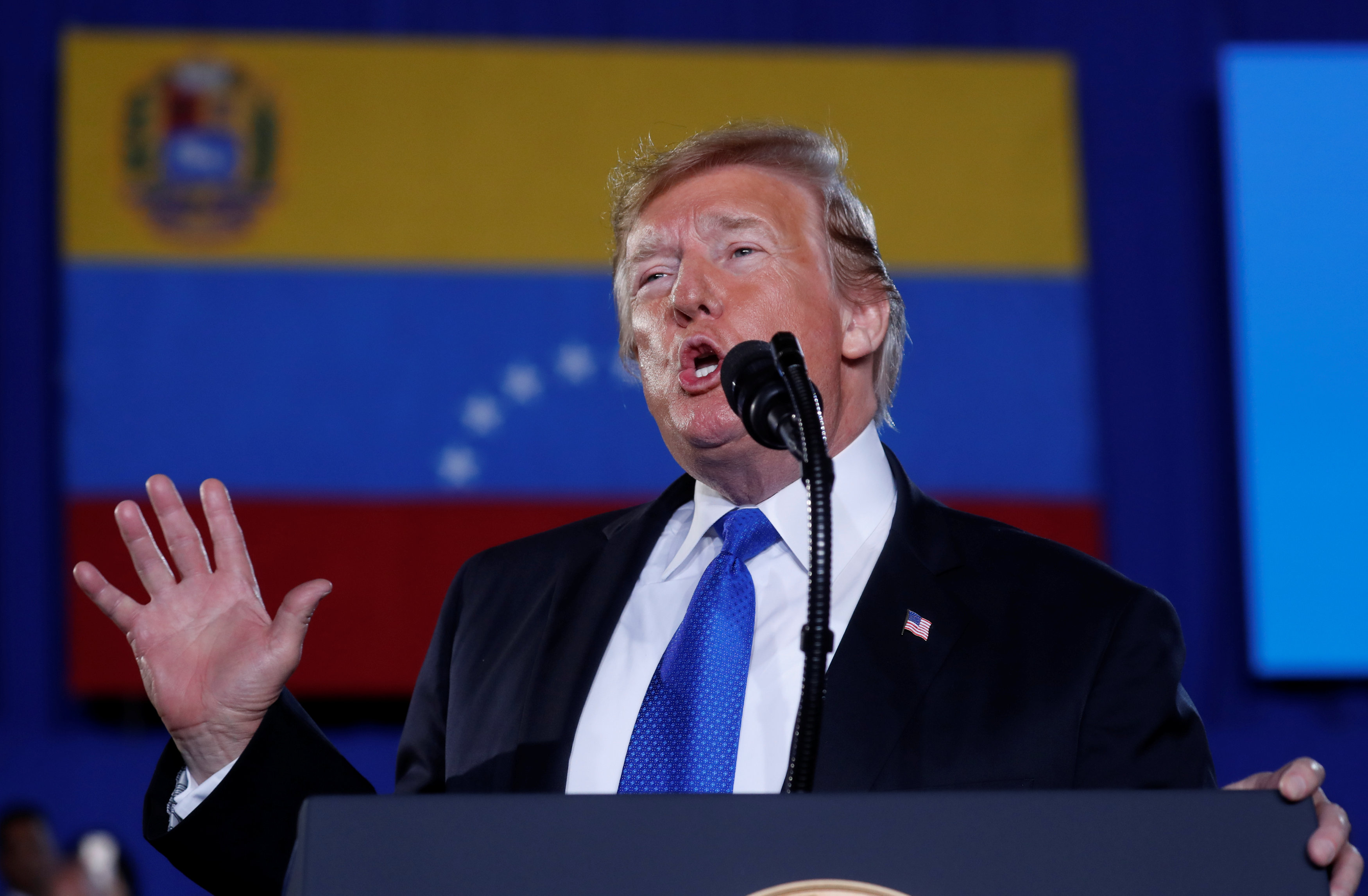 Trump pide cortar ayuda a Latinoamérica y guardar 500 millones para Venezuela
