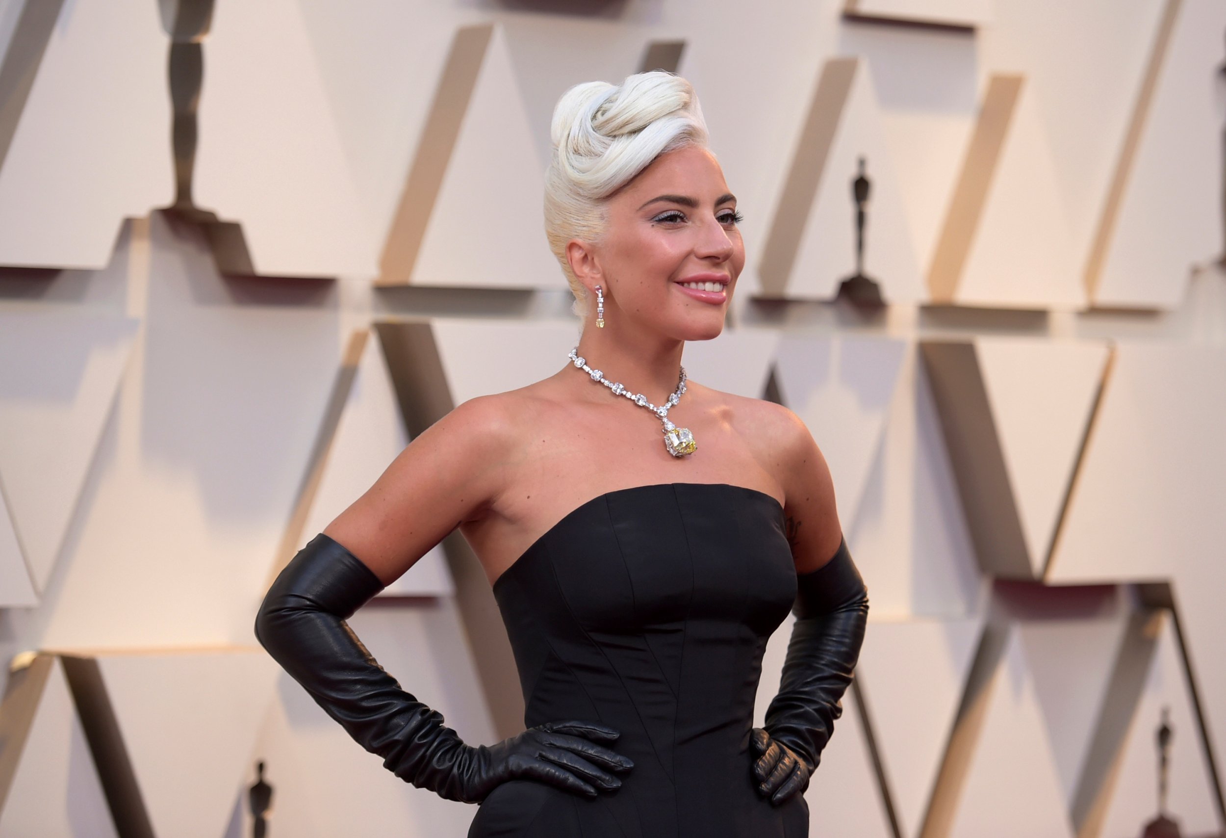 ¿Cuánto cuesta el collar que lució Lady Gaga en los Oscars 2019?