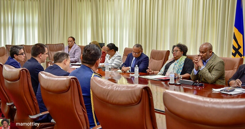 La primer ministro de Barbados se reúne con representantes de EEUU y un Arreaza encaletado