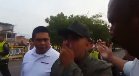 EN VIDEO: Las lágrimas de un soldado venezolano que se apegó a la Constitución