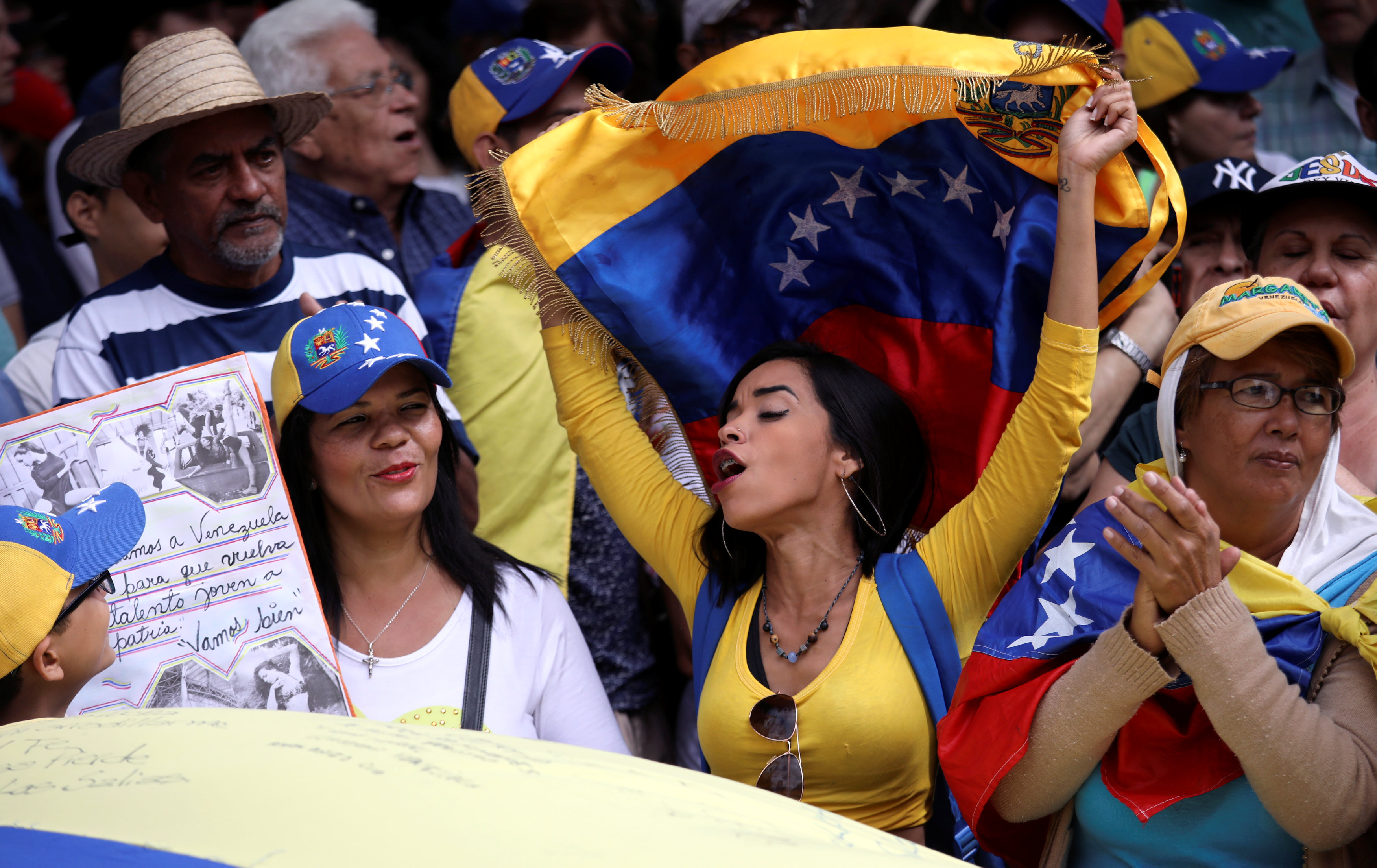 Datincorp: La mayoría de venezolanos apoya la negociación en México para resolver la crisis