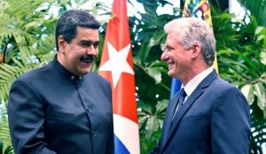 ¿Qué se lleva a cambio Maduro al regalarle el petróleo venezolano a Cuba?