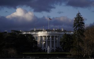 Washington retiene el aliento a la espera del informe Mueller