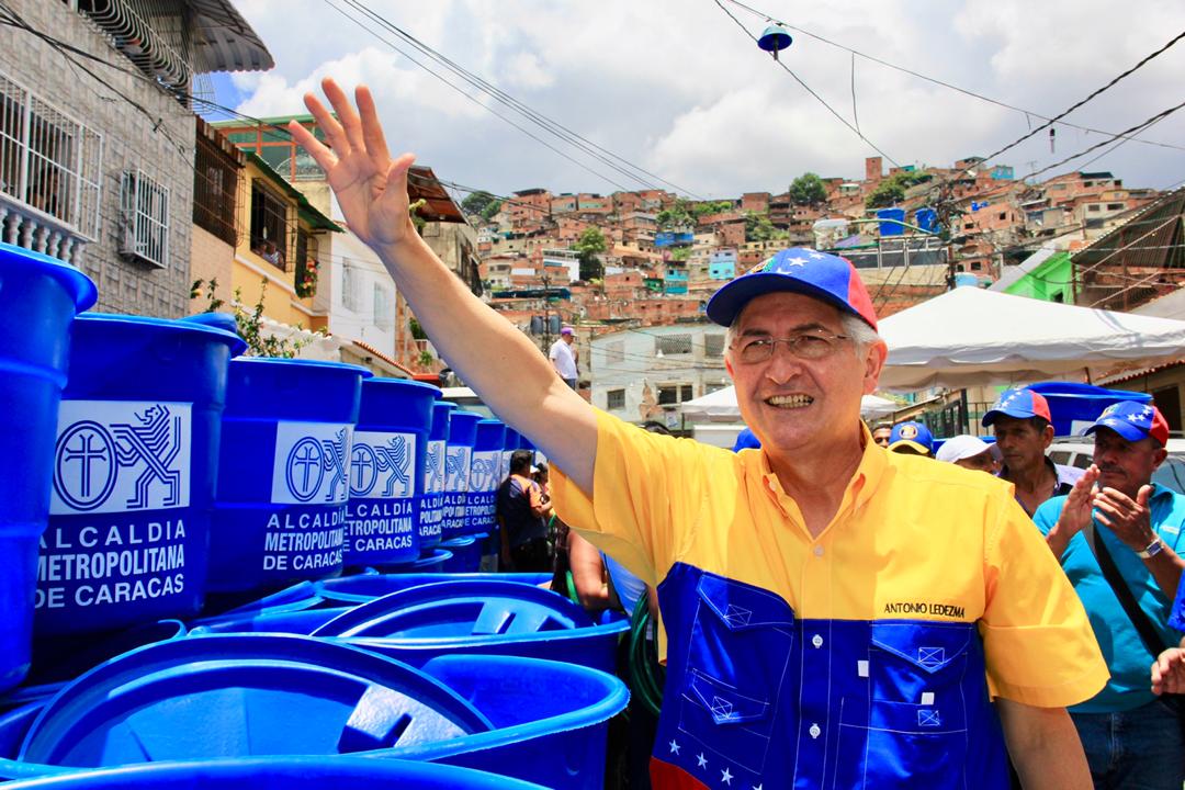 Ledezma: Maduro tanto que cuestionó nuestro Programa de Tanques de Agua y ahora lo copia (Fotos)