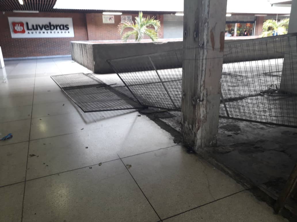 EN FOTOS: Así quedó este supermercado del noreste de Caracas tras saqueo durante apagón