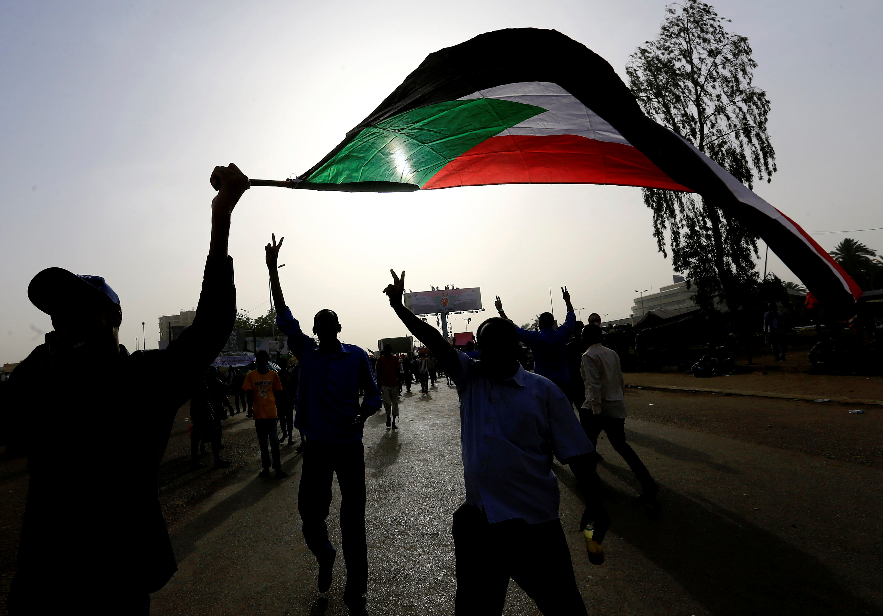 Líderes de las protestas en Sudán rechazan el golpe de Estado del régimen