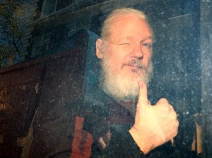 ¡Qué alivio! los ex vecinos de Assange en Londres respiran tranquilos