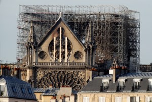 El rector de Notre Dame asegura que todavía no saben cuánto costará reconstruir la catedral