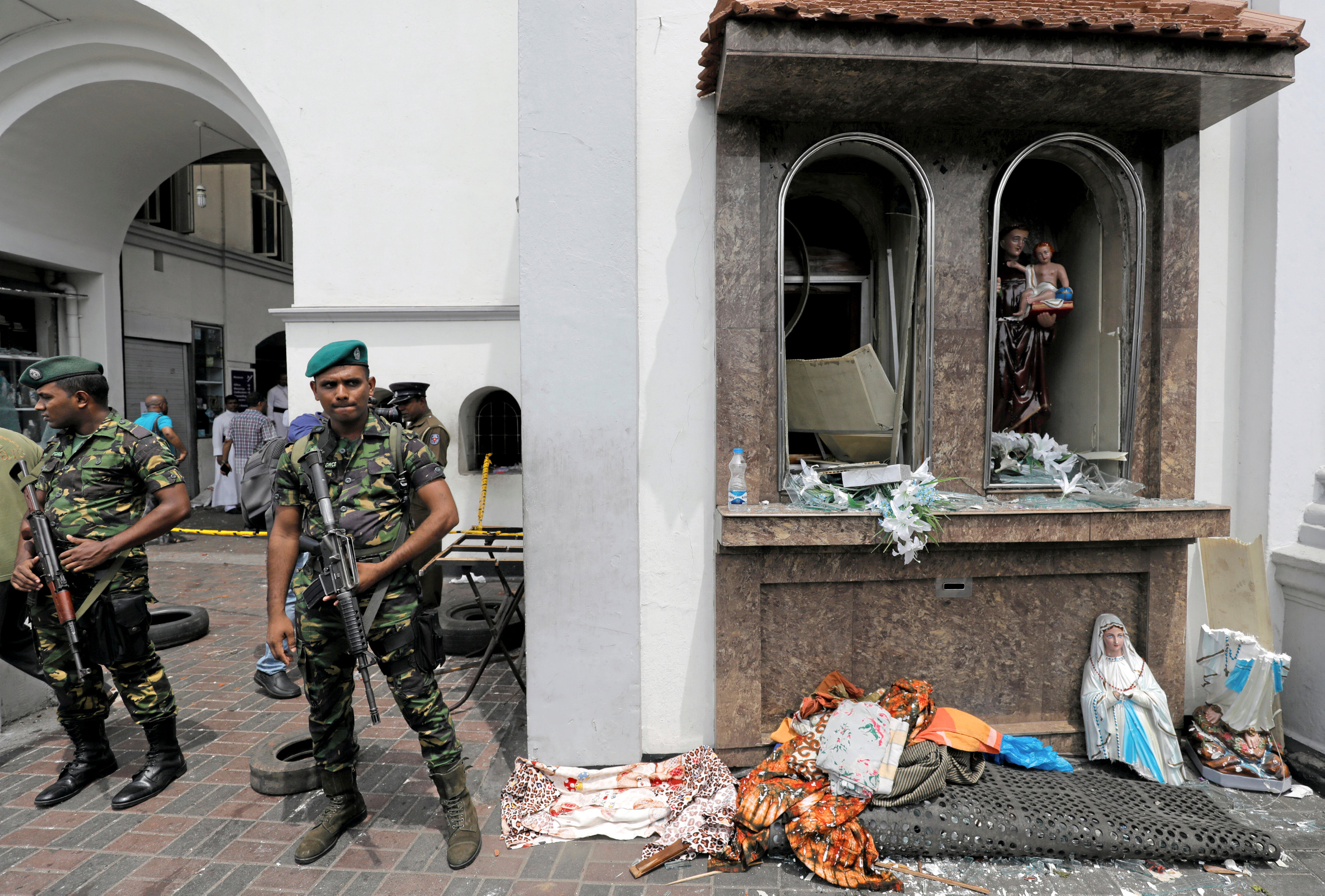 Sri Lanka decreta toque de queda y prohíbe las redes sociales tras atentados