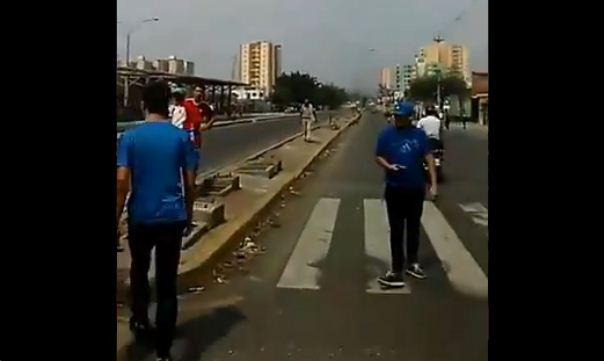 En Lara, funcionarios de la GNB auparon a manifestantes para SIGUIERAN protestando contra el régimen (VIDEO)