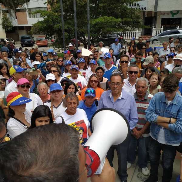 Manifestantes asisten a convocatoria de Juan Guaidó. imagen cortesía.
