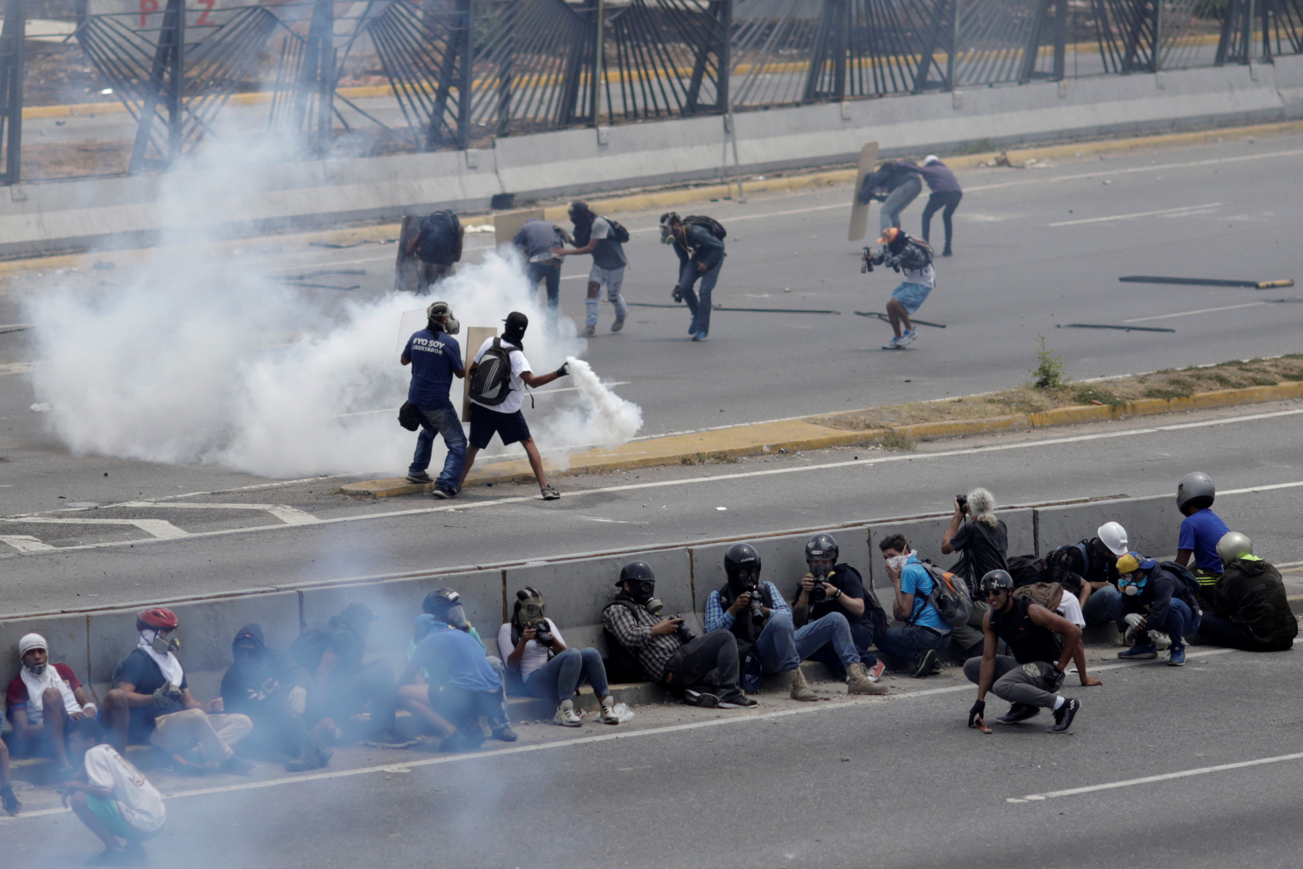 FOTOS: GNB y Faes reprimen a periodistas en La Carlota #1May