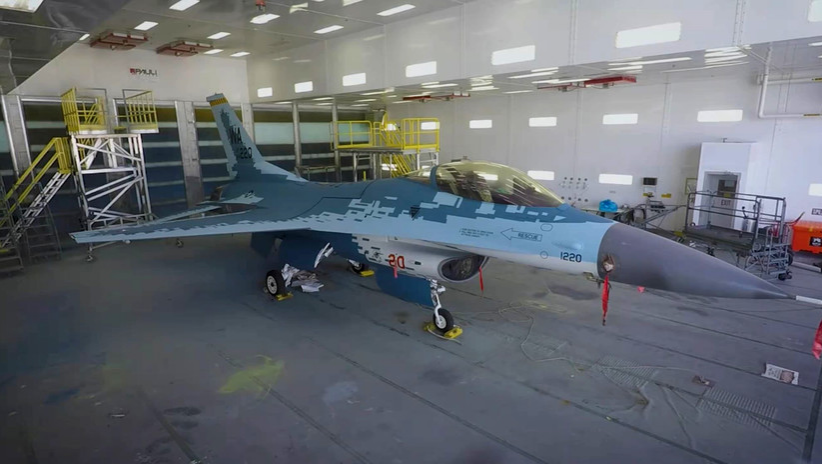 EN VIDEO: Fuerzas Armadas de EEUU muestran cómo disfrazan un caza F-16 como un Su-57 ruso