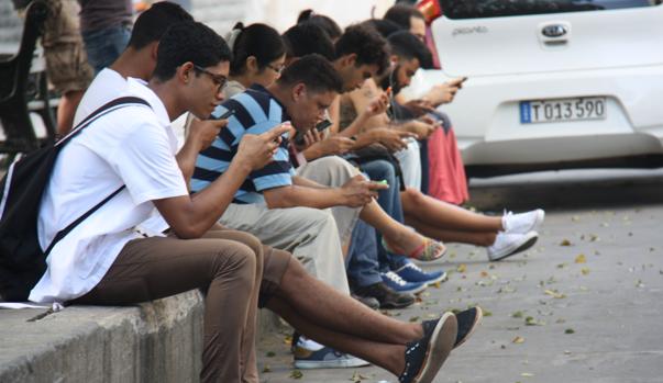 Grupos de Whatsapp en Cuba para hallar comida y no hacer cola