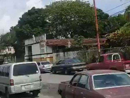En Monagas hacen hasta DOBLE COLA para echar gasolina (VIDEO) #31May