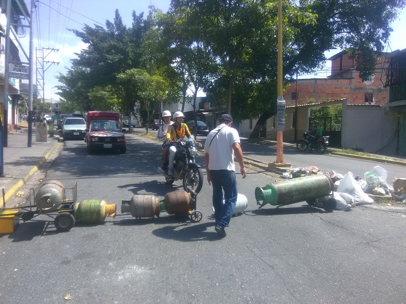 Habitantes de Valera no aguantan más la escasez y trancaron las calles #23May