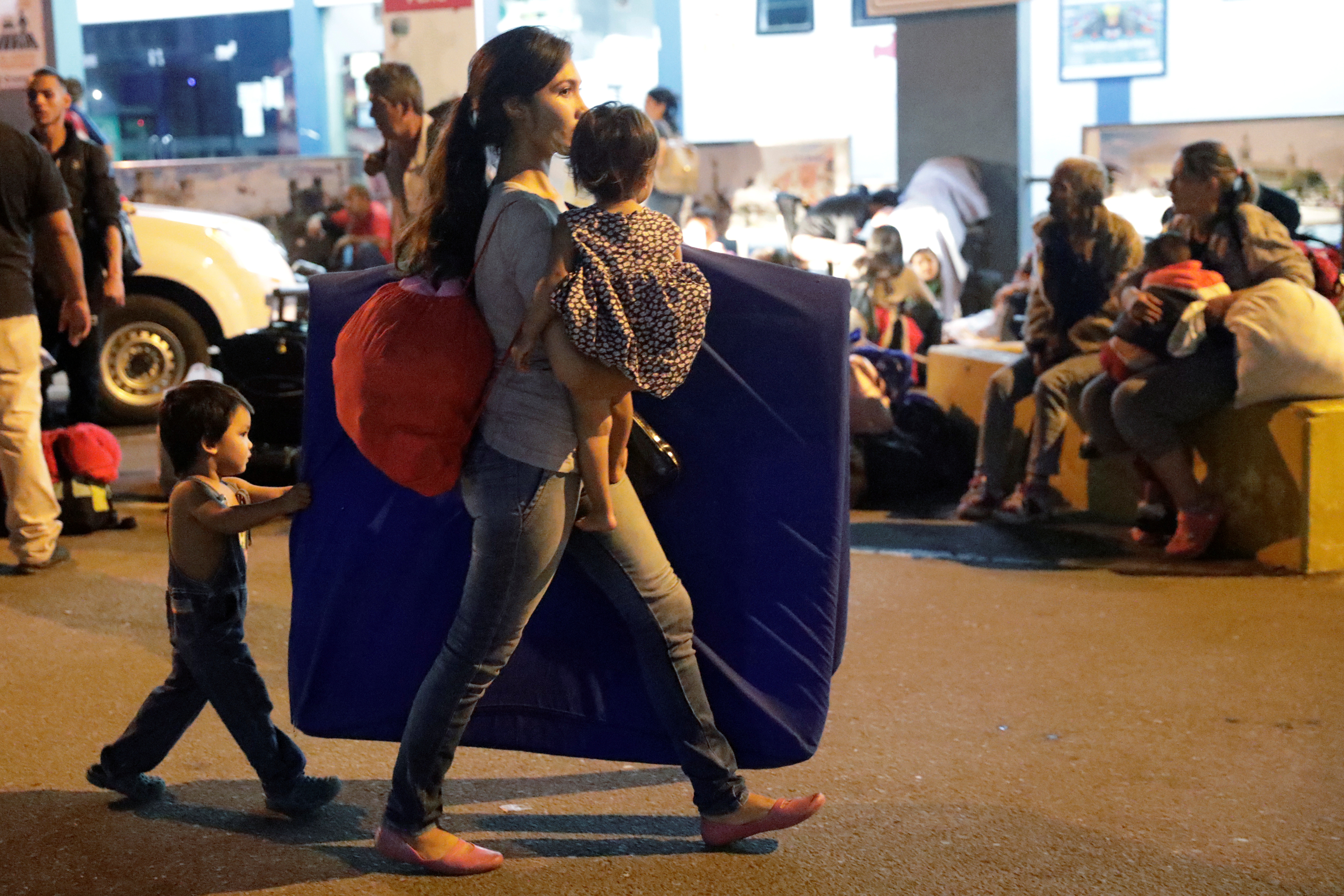 Venezolanos se mantienen entre el pesimismo y la esperanza frente al diálogo