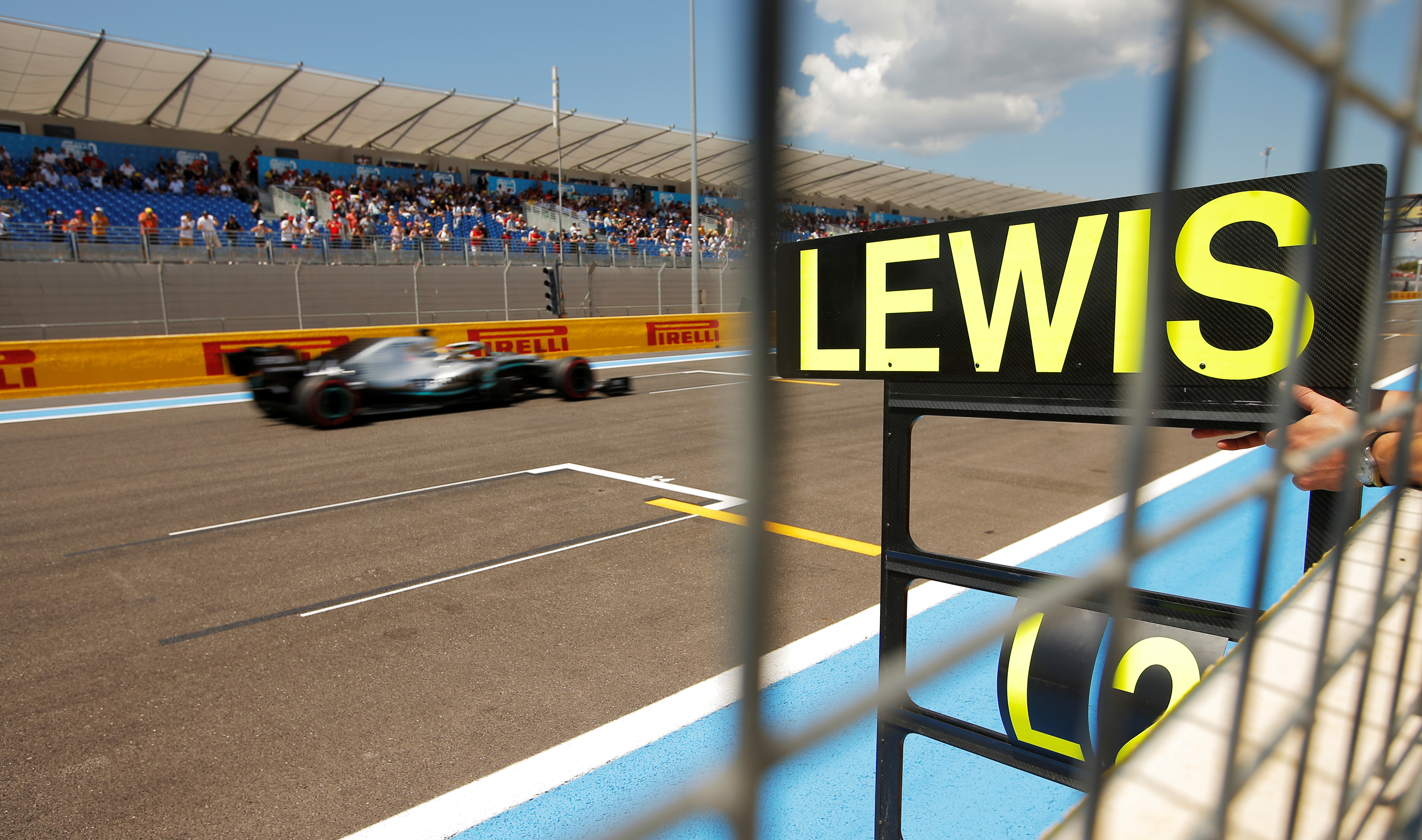 El “saca tarea” de Lewis Hamilton saldrá primero en Francia… no importa cuántas veces leas esto
