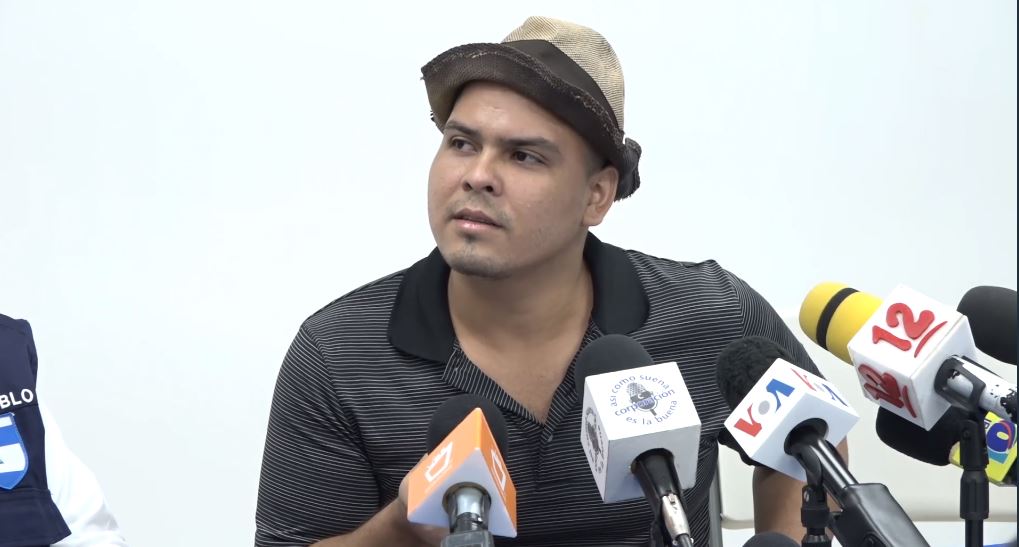 Joven disidente en Nicaragua fue marcado con las siglas del partido de Ortega (Video)