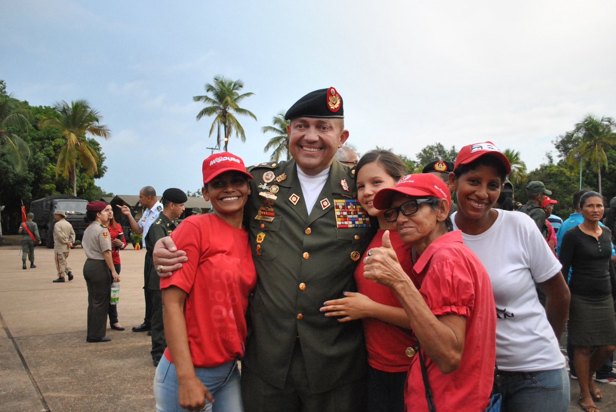 Un general incondicional de Cabello adula a Maduro para conseguir un ascenso (Video)