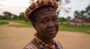 Ella logró anular más de mil bodas infantiles y lucha para que las niñas se eduquen en África