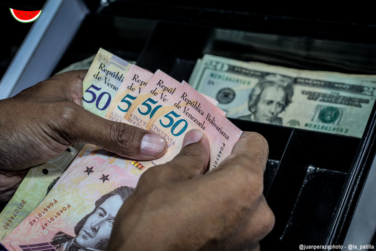 Creen que falta de bolívares estancó al dólar paralelo