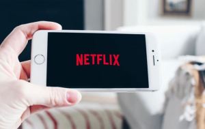 Apple y Disney lanzan sus apuestas para destronar a Netflix y así son sus ofertas