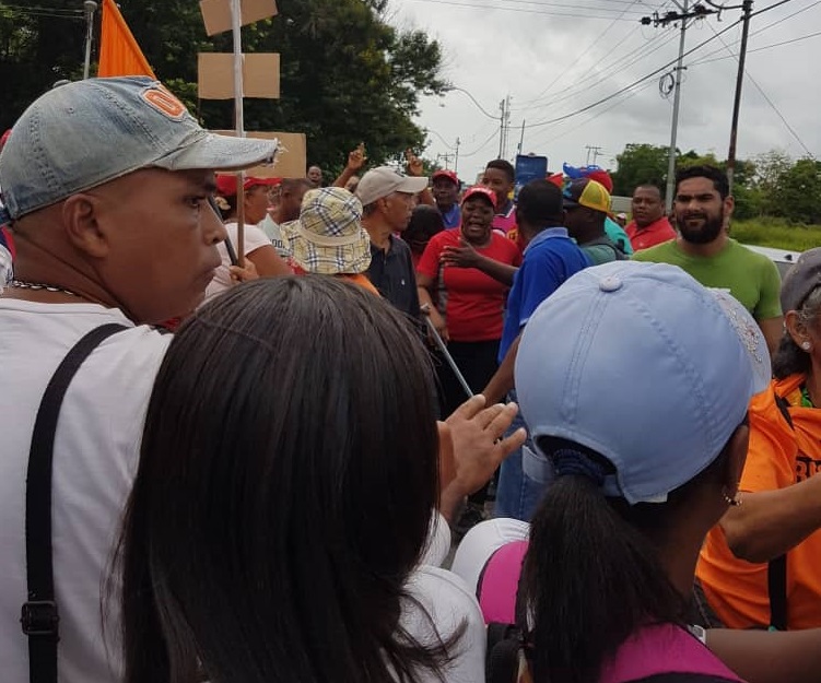 Adeptos al régimen de Maduro impiden visita de Juan Guaidó a Barlovento (FOTOS)