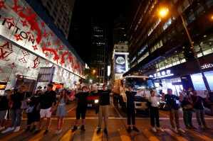 Forman gran cadena humana en Hong Kong para emular independencia de la Unión Soviética (FOTOS)