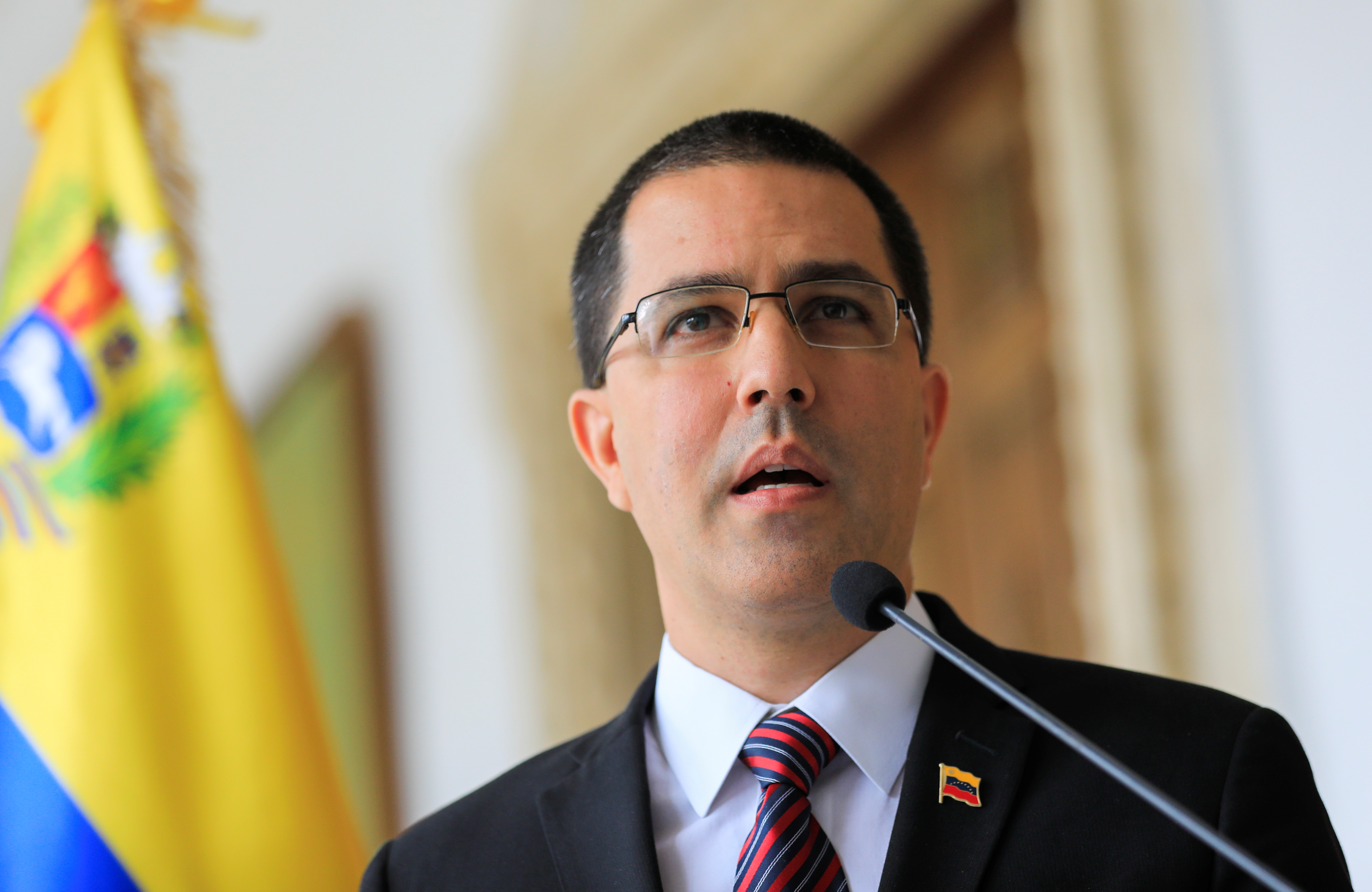 Jorge “llantos” Arreaza rechazó los cargos de EEUU contra Maduro y demás funcionarios rojitos