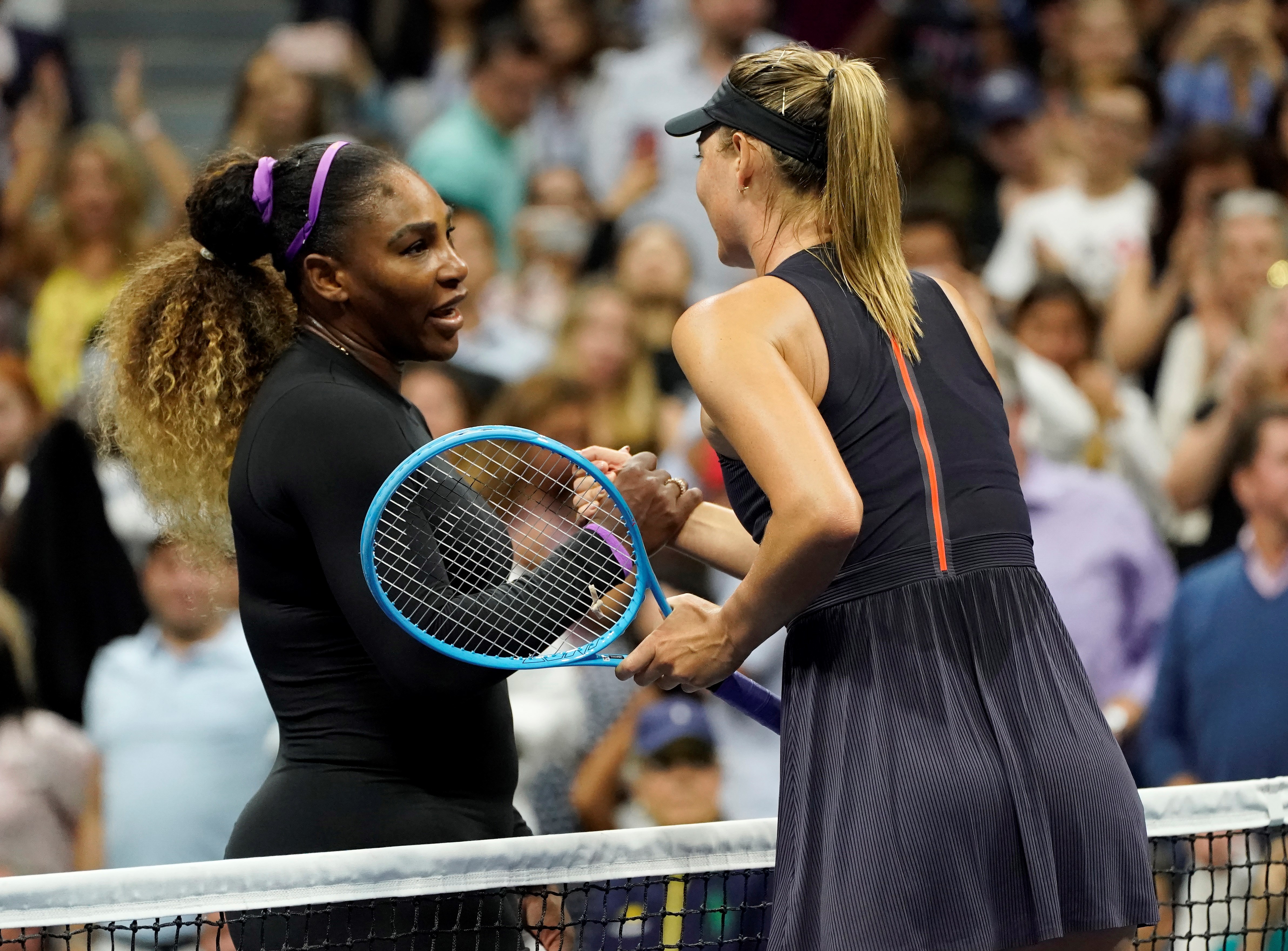 Serena Williams aplastó a Sharapova en su estreno en el US Open