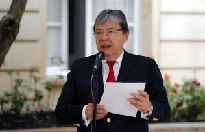 Carlos Holmes Trujillo despeja dudas sobre llegada de grupo élite de EEUU a Colombia