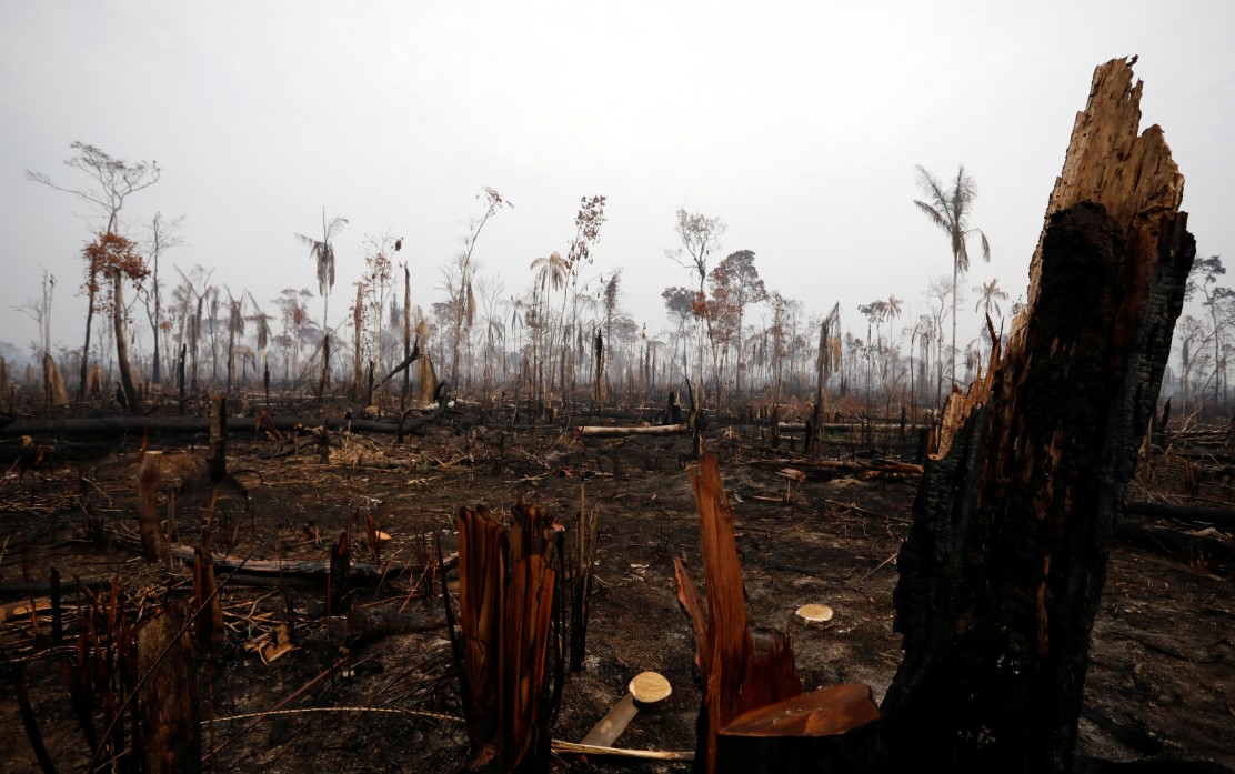Brasil dice que tiene miles de soldados que están disponibles para combatir incendios forestales