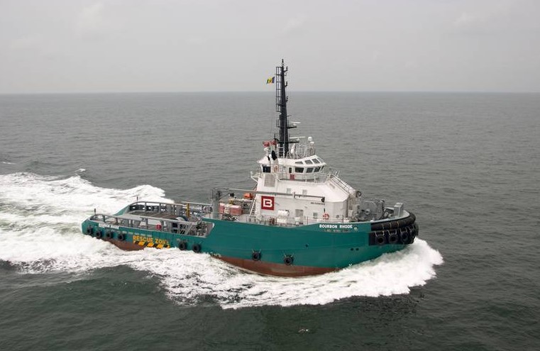 Rescatan a tres marinos de un barco que se ha hundido en medio del Atlántico