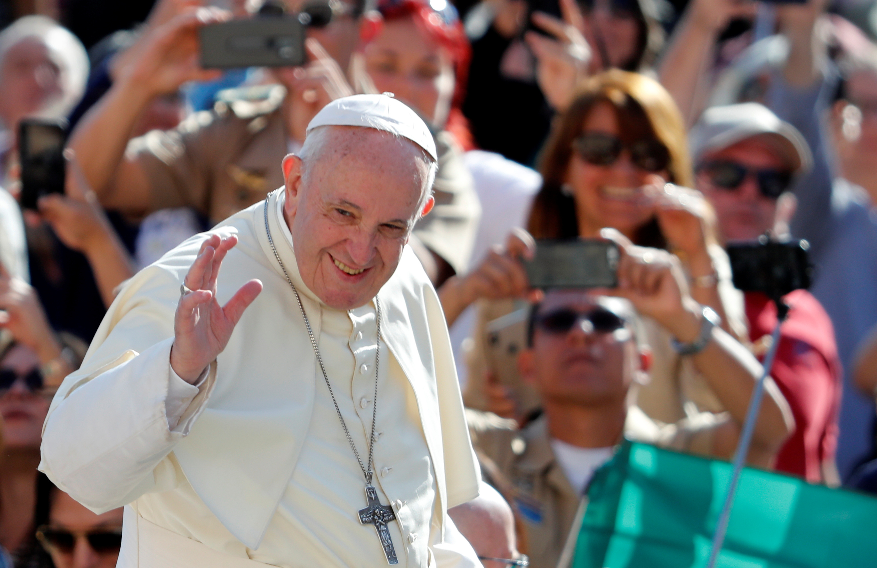 El papa Francisco: Que nadie tome a Dios como pretexto para levantar muros