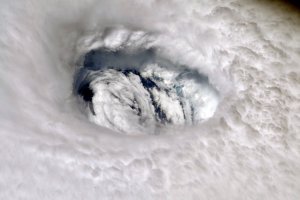La foto MÁS IMPACTANTE del ojo del huracán Dorian desde el espacio